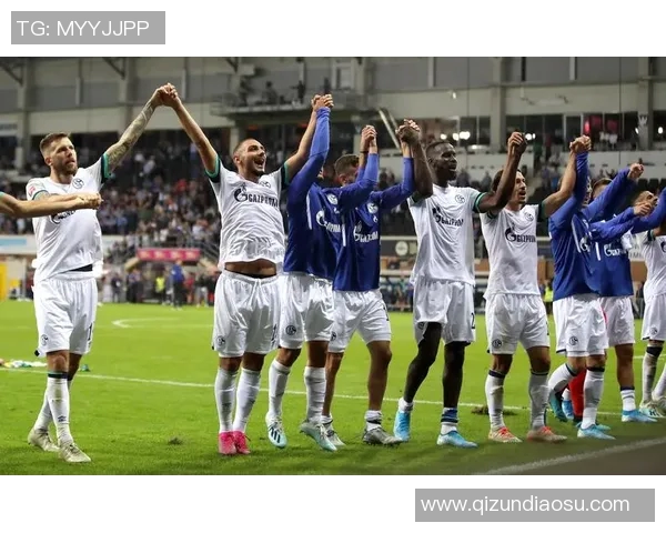 沙尔克04登顶德甲榜首夺冠前景看好