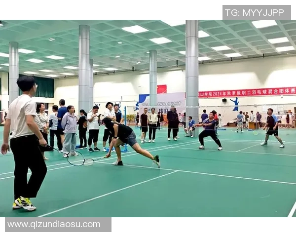 聚焦羽毛球运动成都羽毛球队的意识提升与团队精神探讨